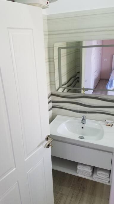 Adriatic East View Apartment Durrës Esterno foto